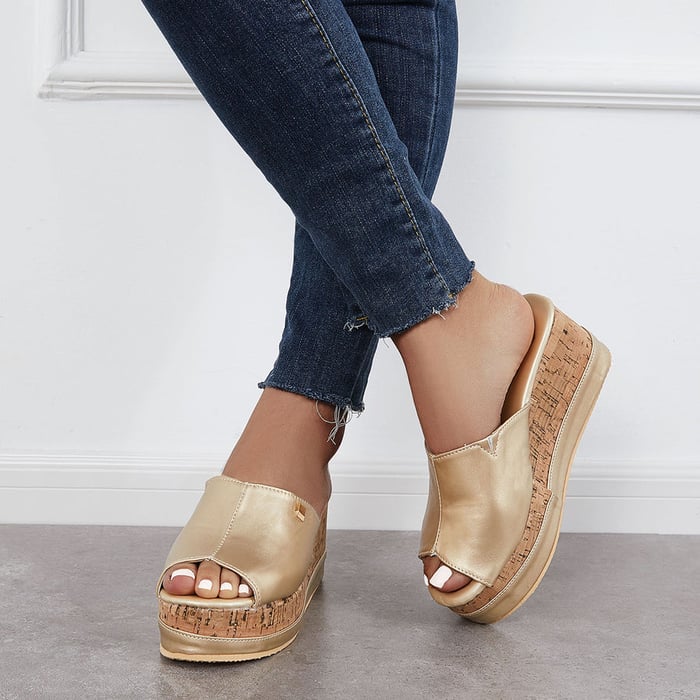 Leslie - Slip - On Platform Sandals - Levora