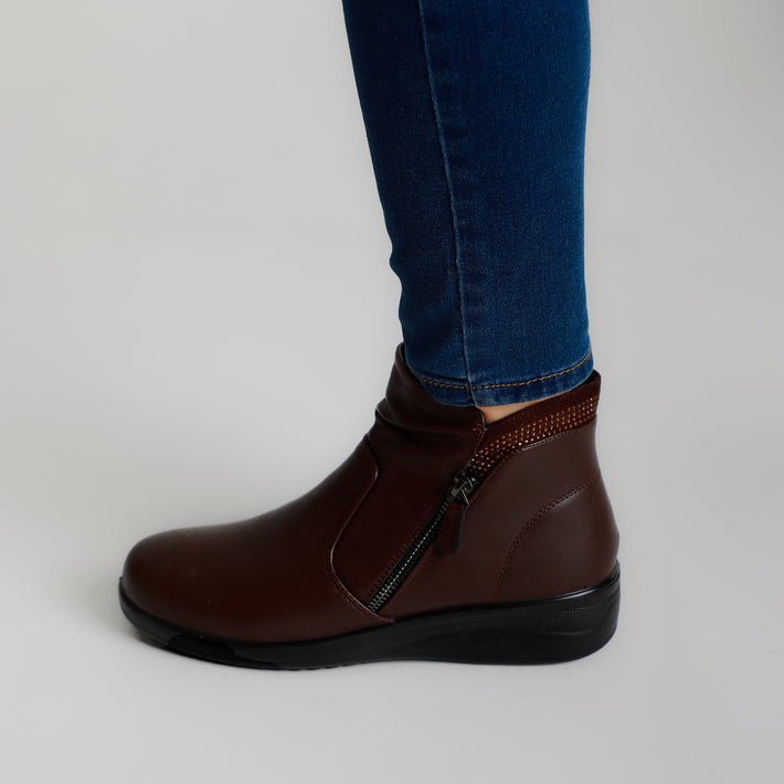 Lia - Women's Comfortable Ankle Boot - Levora