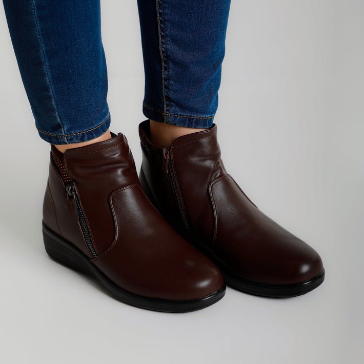 Lia - Women's Comfortable Ankle Boot - Levora